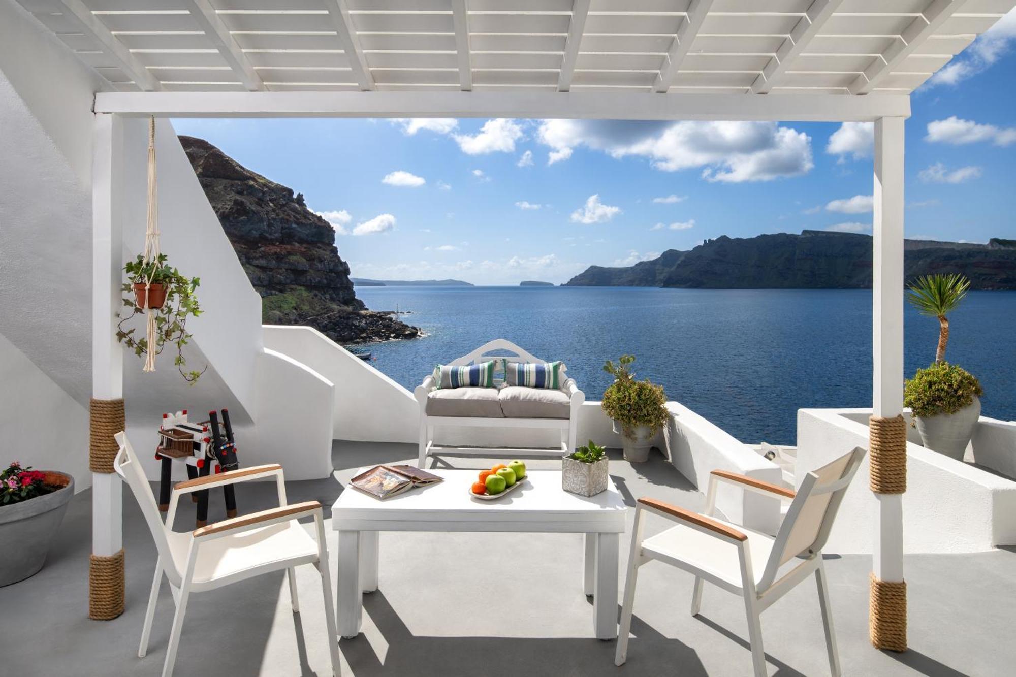 Lava Stone Bed & Breakfast Oia (Santorini)