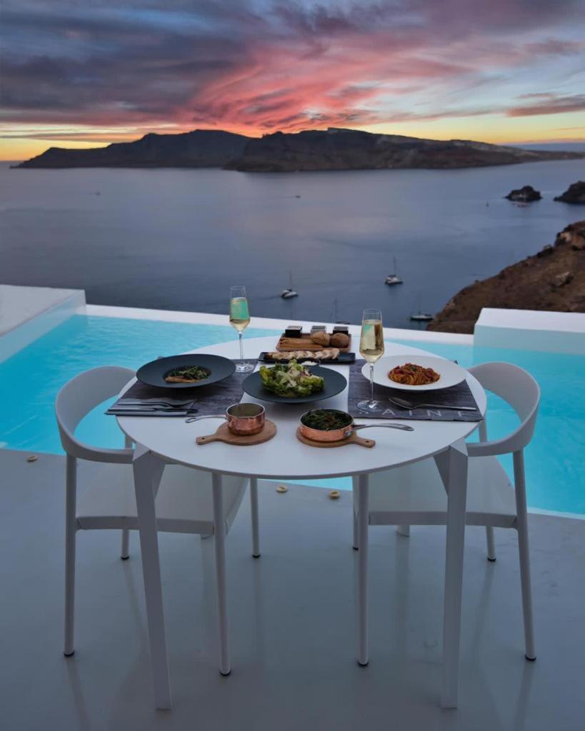 The Saint 5* Oia (Santorini)