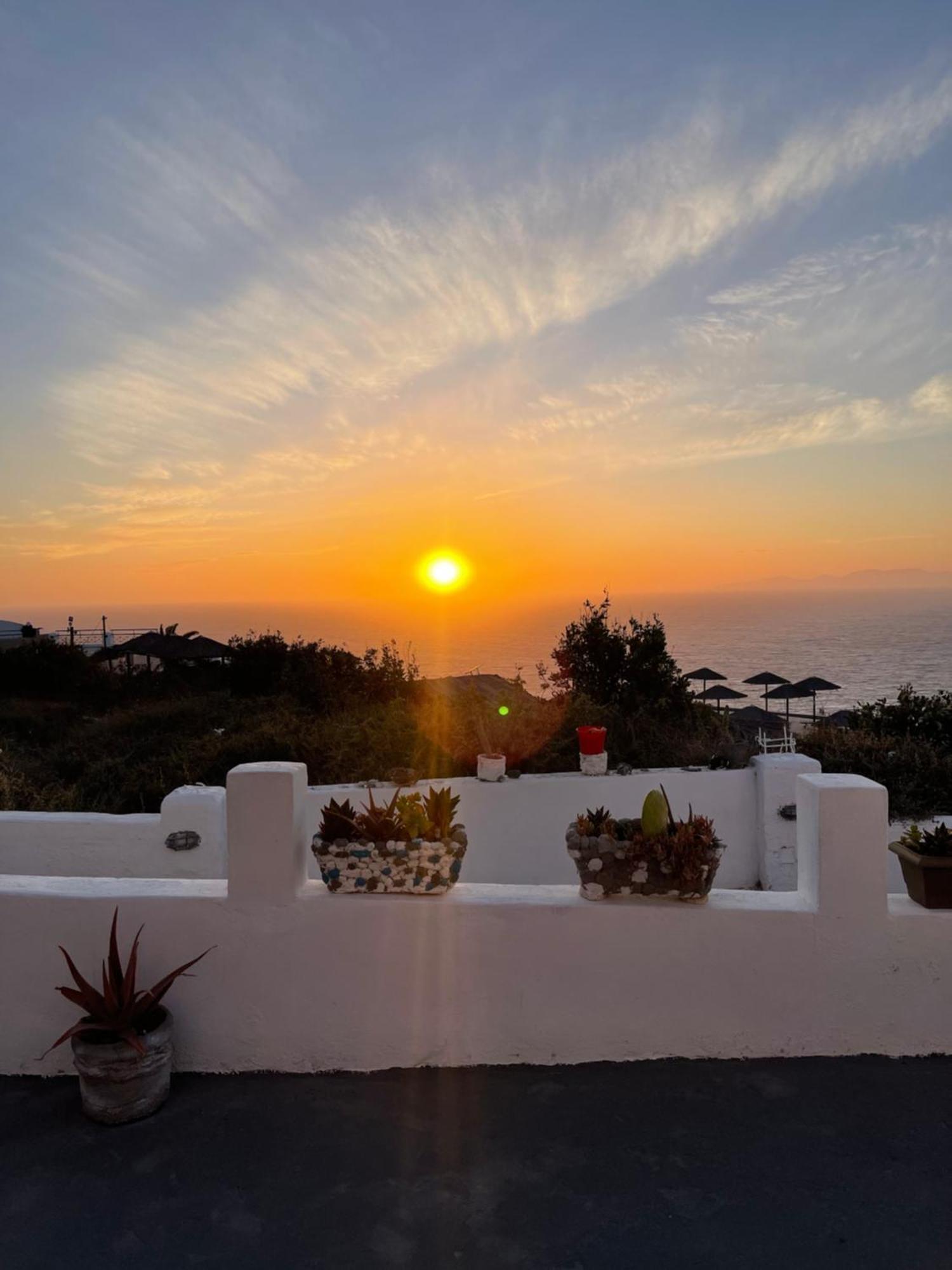 Sunset House Pothitou * Oia (Santorini)