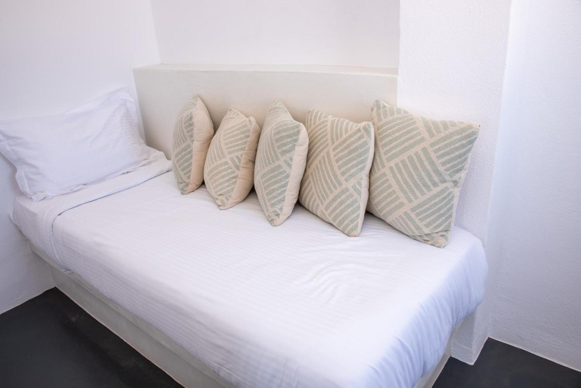White Cave Aparthotel