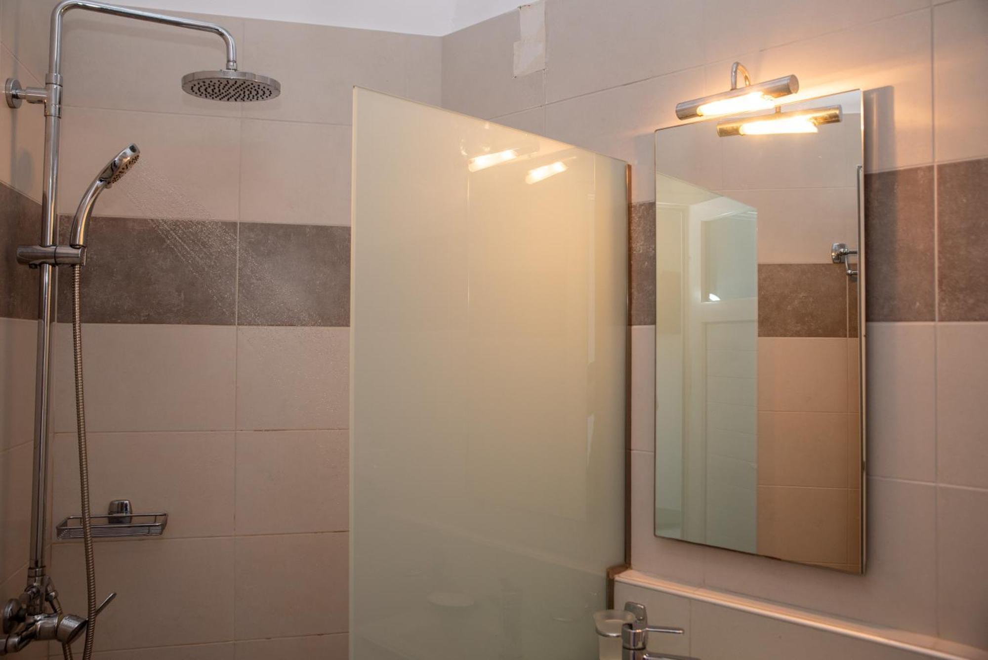 Aparthotel White Cave 3*