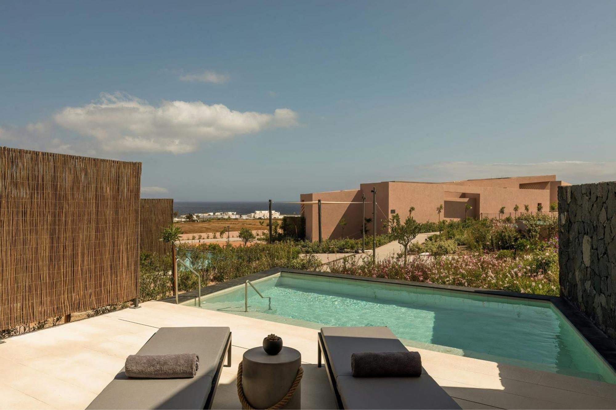 Domes Novos Santorini, Autograph Collection Hotel 5*