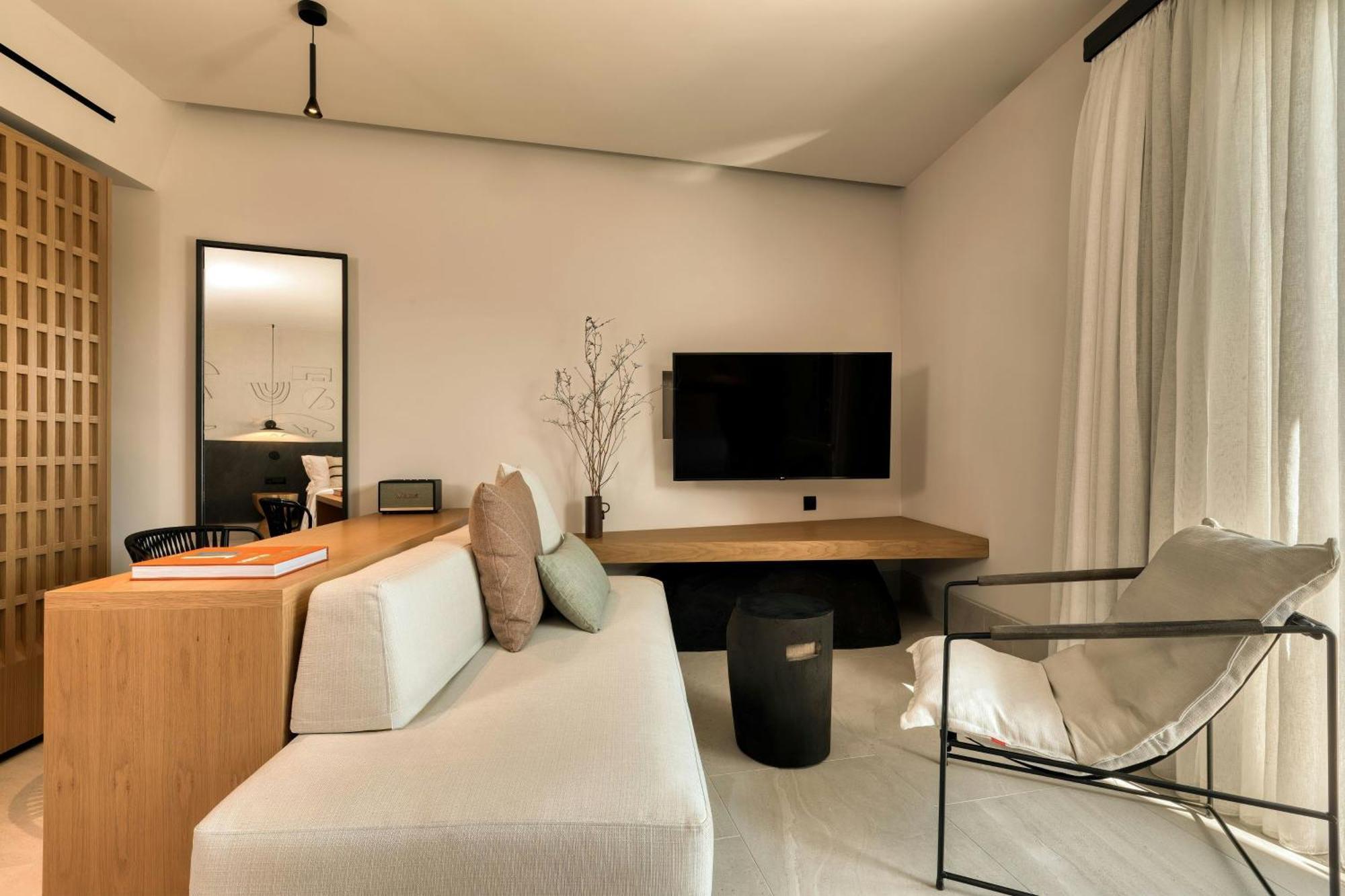 Domes Novos Santorini, Autograph Collection Hotel 5*