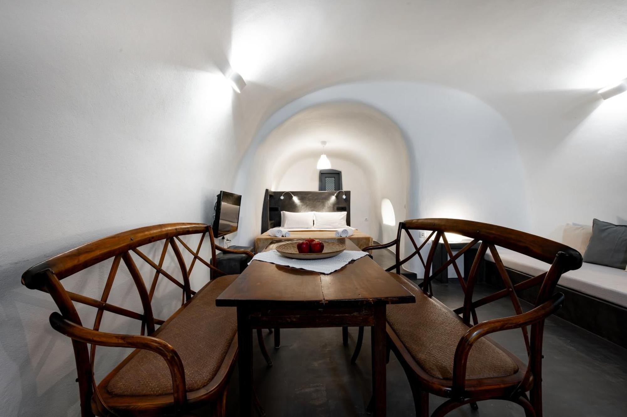 Lotza Oia (Santorini)