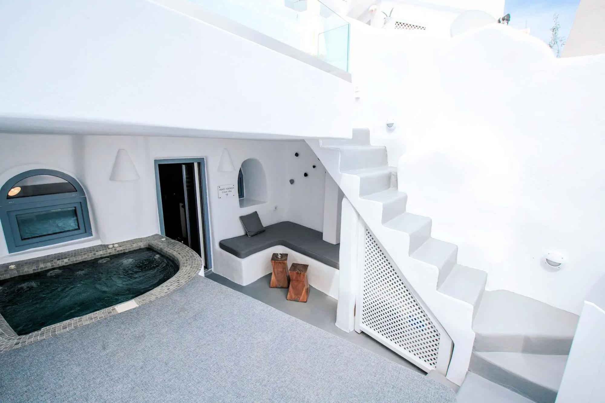 Caldera Romance Cave Oia, Santorini Private Terrace Outdoor Hot Tub Spectacular Sunset Caldera Views Traditional Cave-style Luxury, Villa