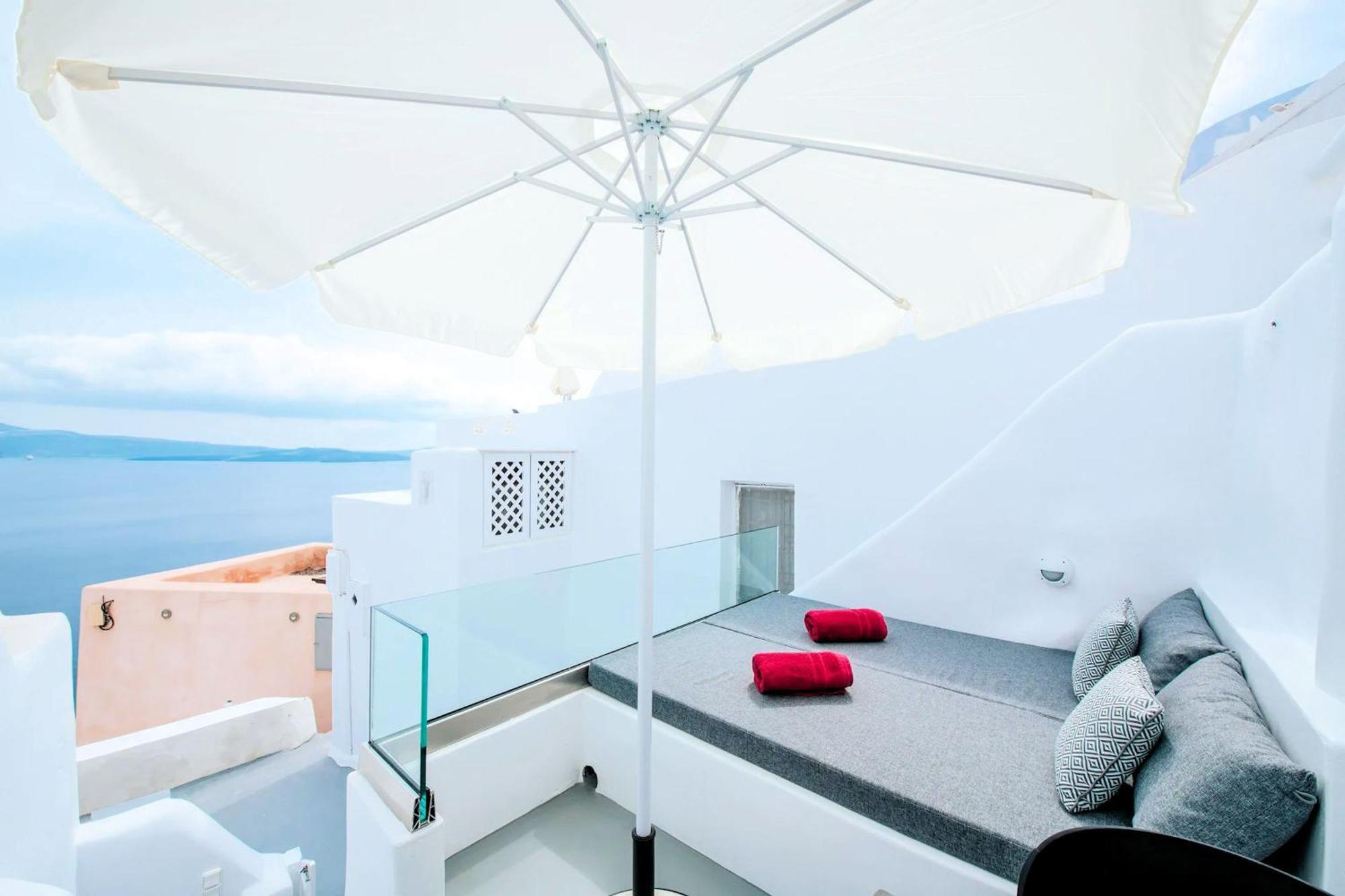 Caldera Romance Cave Oia, Santorini Private Terrace Outdoor Hot Tub Spectacular Sunset Caldera Views Traditional Cave-style Luxury, Villa Oia (Santorini)