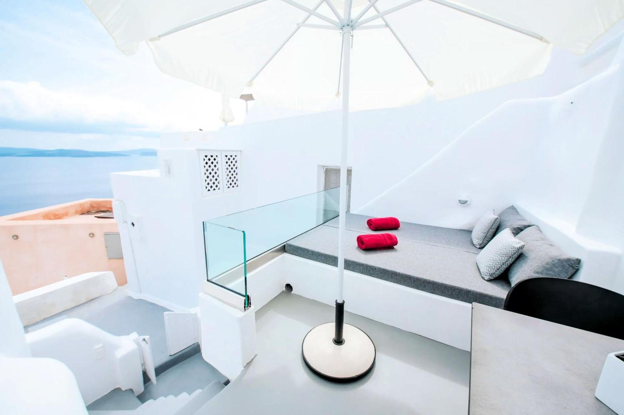 Caldera Romance Cave Oia, Santorini Private Terrace Outdoor Hot Tub Spectacular Sunset Caldera Views Traditional Cave-style Luxury, Villa