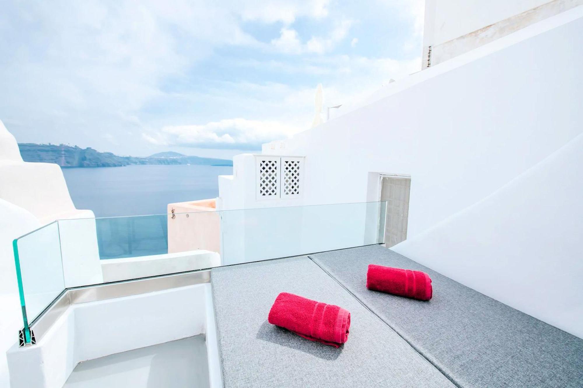 Caldera Romance Cave Oia, Santorini Private Terrace Outdoor Hot Tub Spectacular Sunset Caldera Views Traditional Cave-style Luxury, Villa Oia (Santorini)