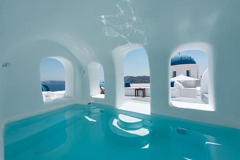 Located In The Very Heart Of ! Oia (Santorini)