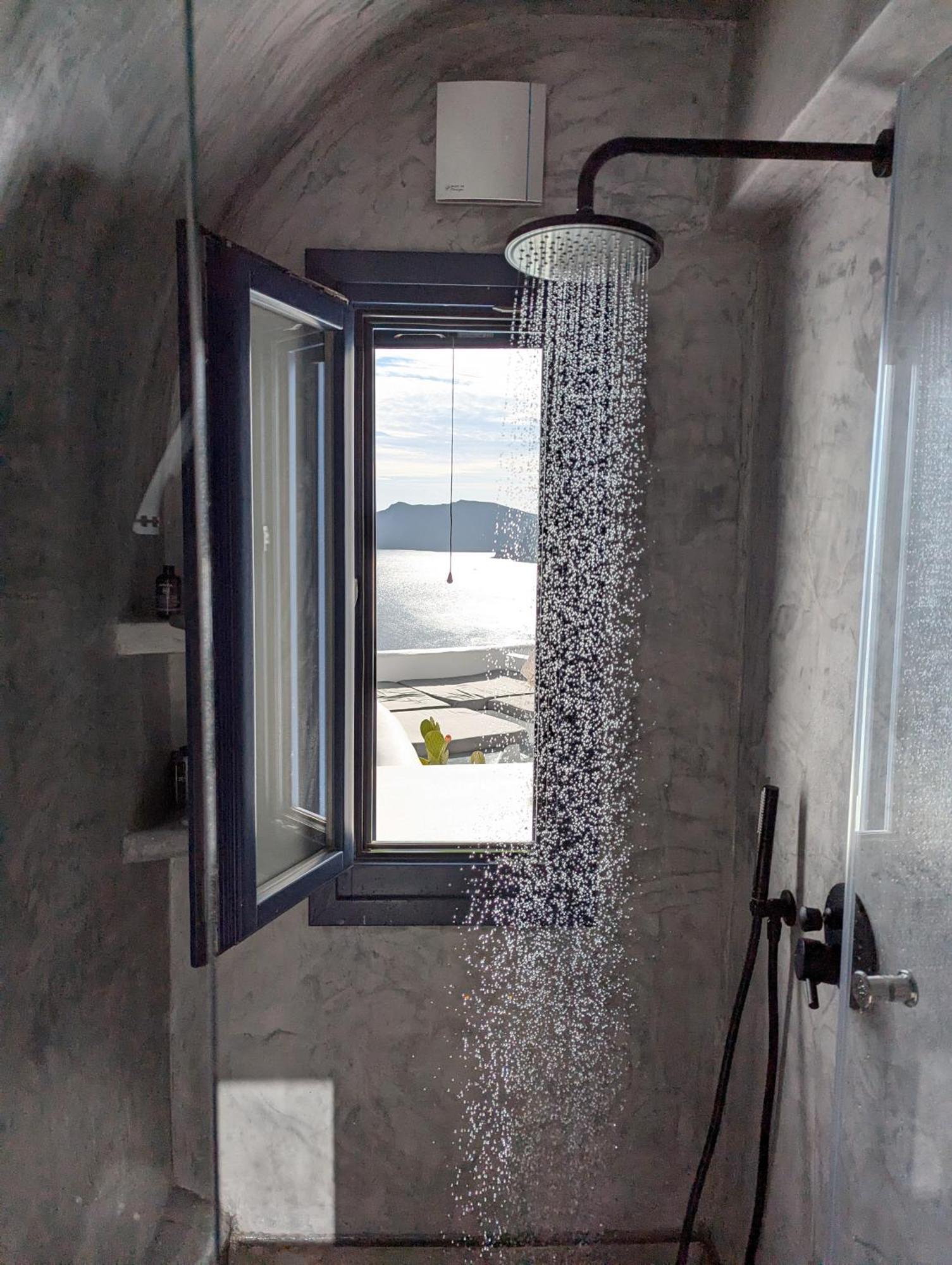 Oia's Secret Villa