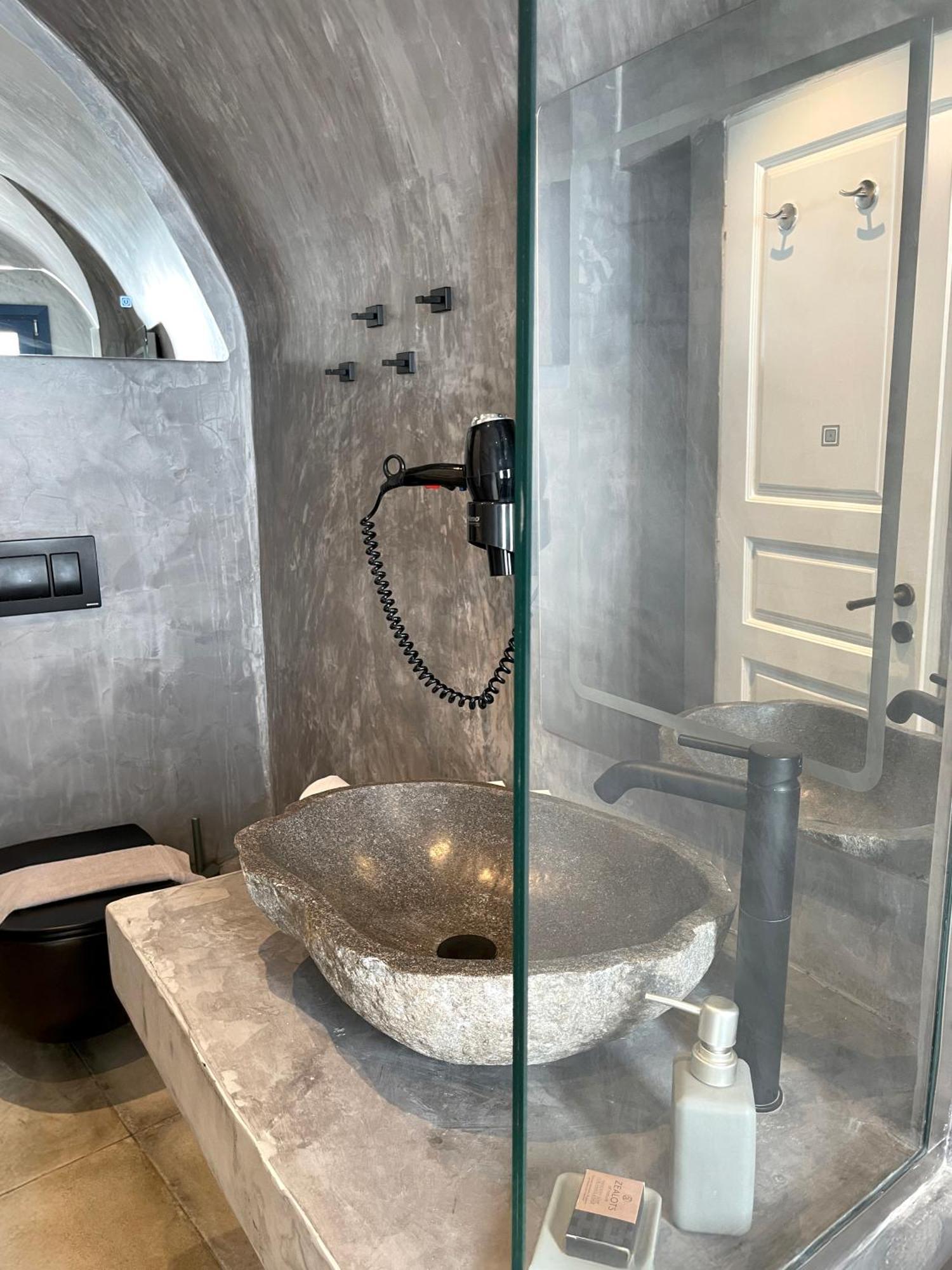 Oia's Secret Villa *