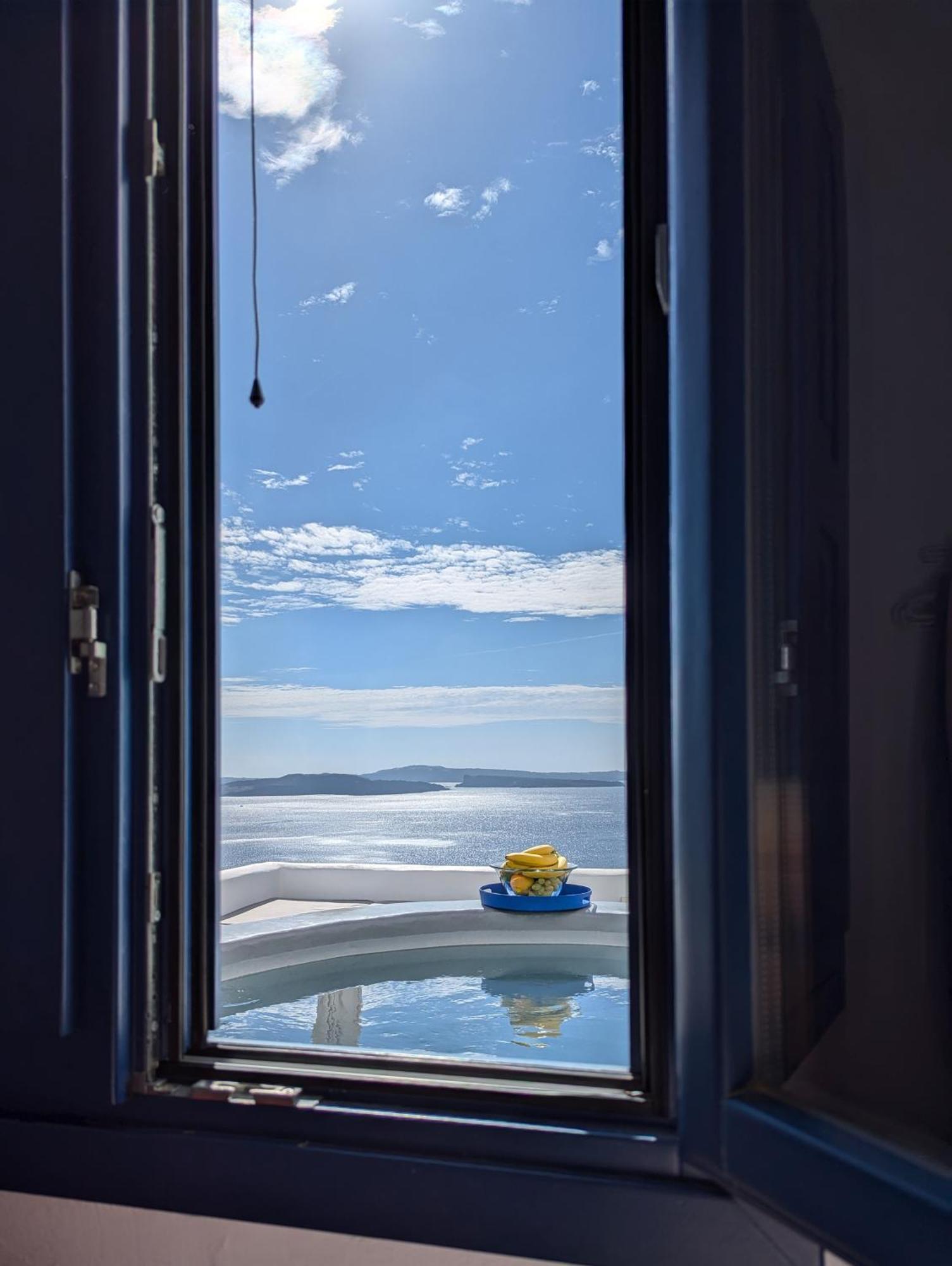 Oia's Secret Villa