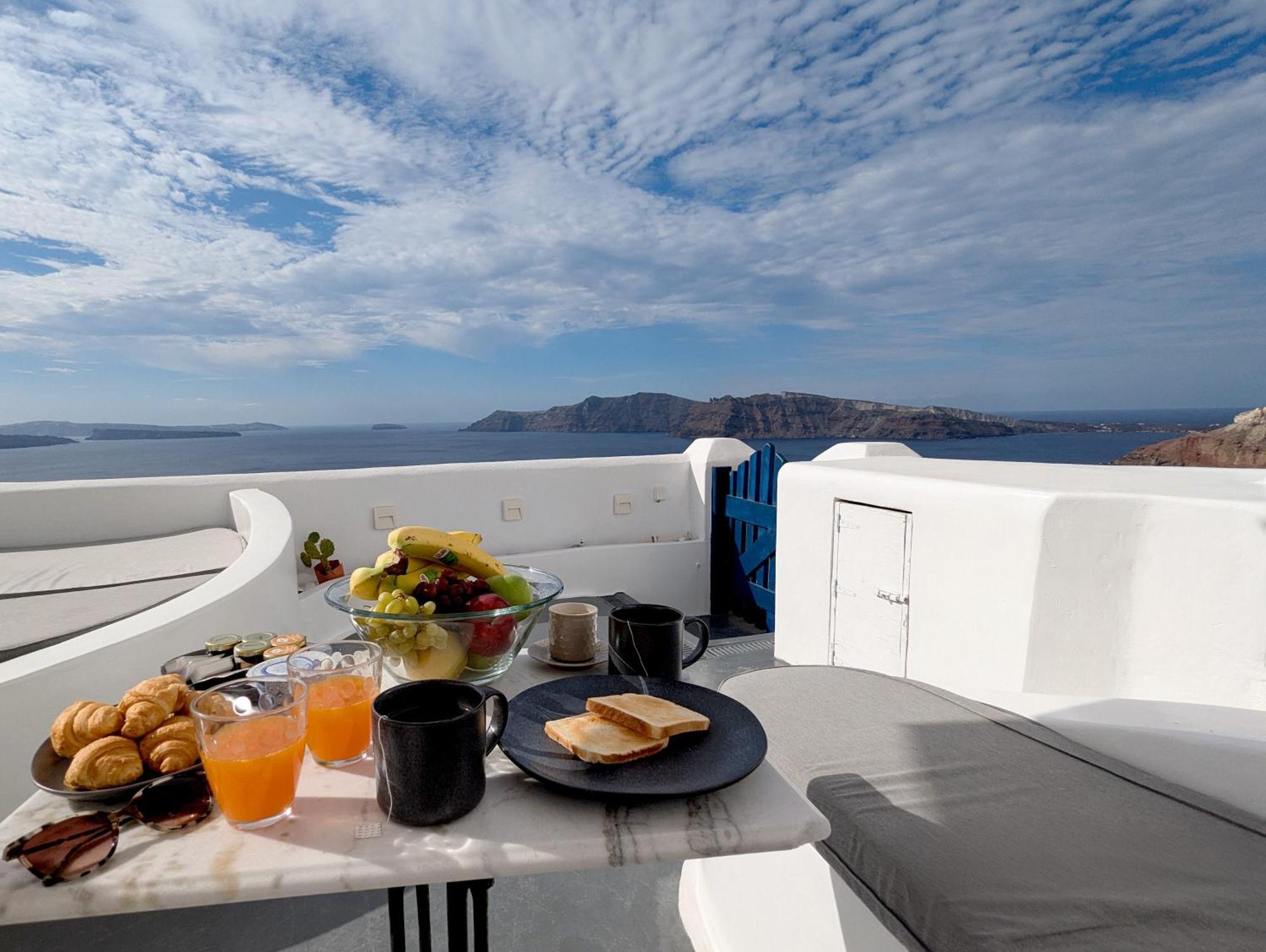 Oia's Secret Villa