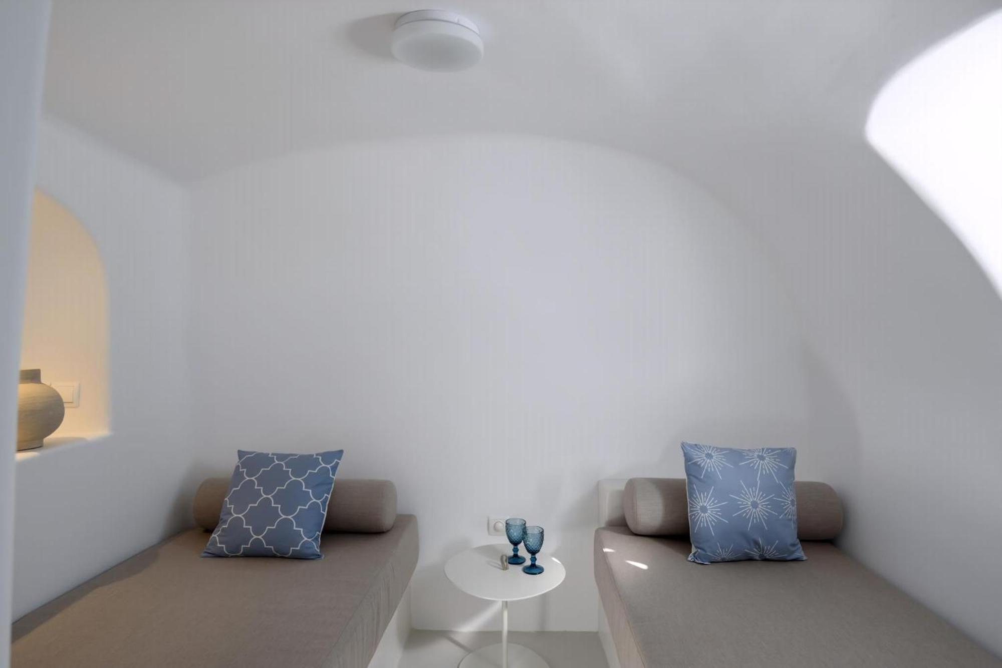 Lcv Oia Lathouri Cave Villa With Heated Plunge Pool * Oia (Santorini)