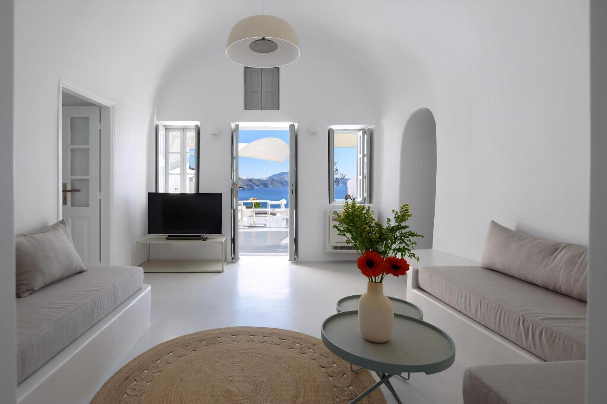 Villa Lcv Oia Lathouri Cave Villa With Heated Plunge Pool