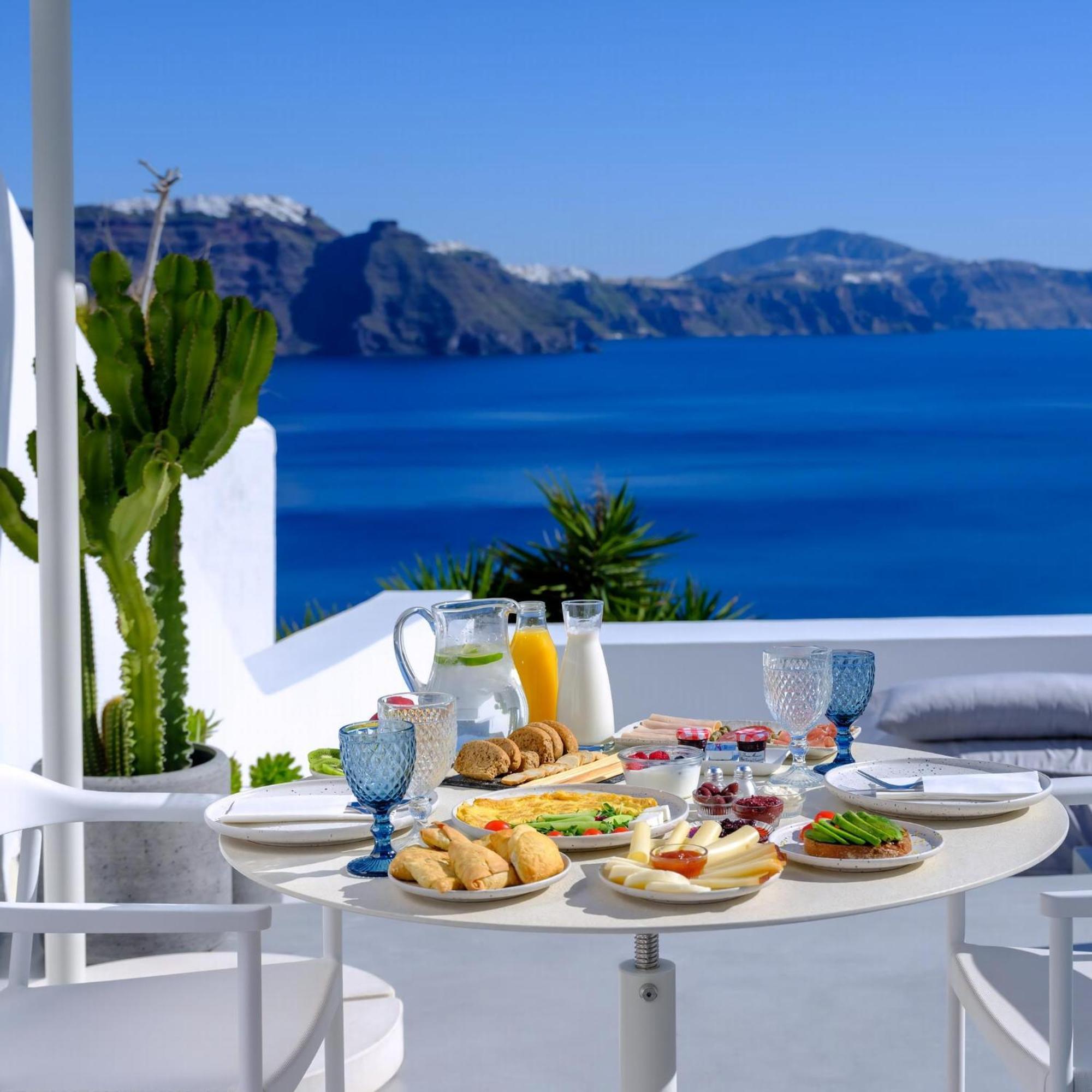 Lcv Oia Lathouri Cave Villa With Heated Plunge Pool Oia (Santorini)