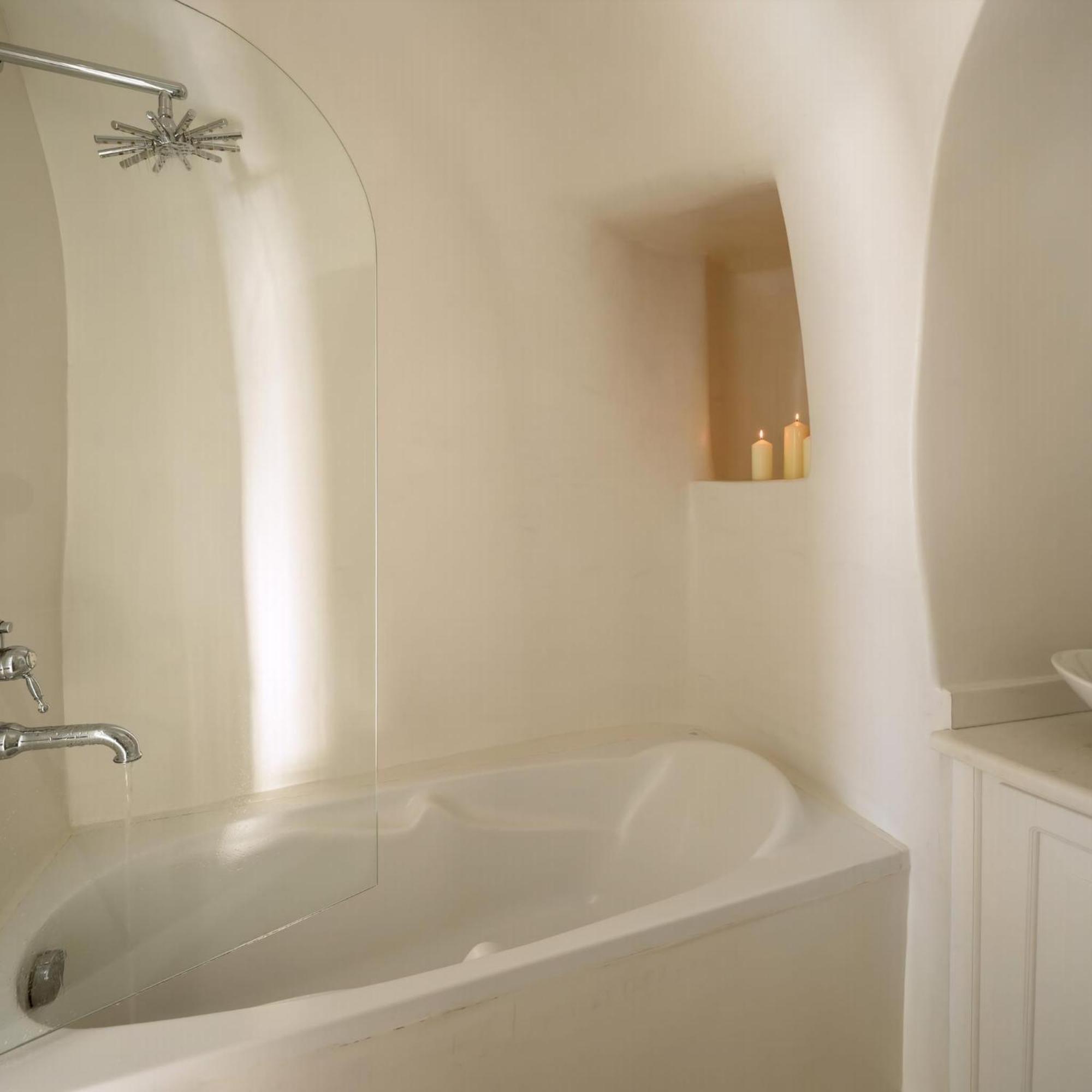 Lcv Oia Lathouri Cave Villa With Heated Plunge Pool