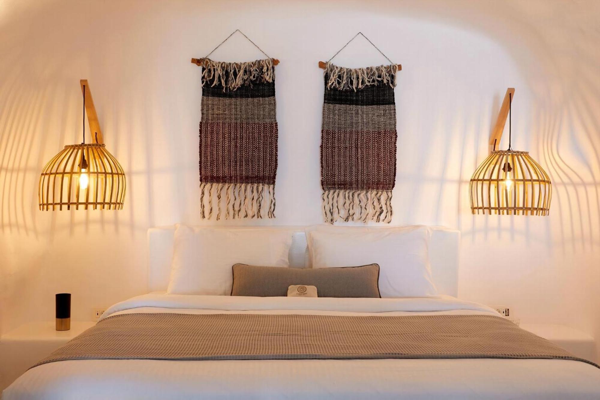 Villa Caldera Romance Cave Oia, Santorini Private Terrace Outdoor Hot Tub Spectacular Sunset Caldera Views Traditional Cave-style Luxury,