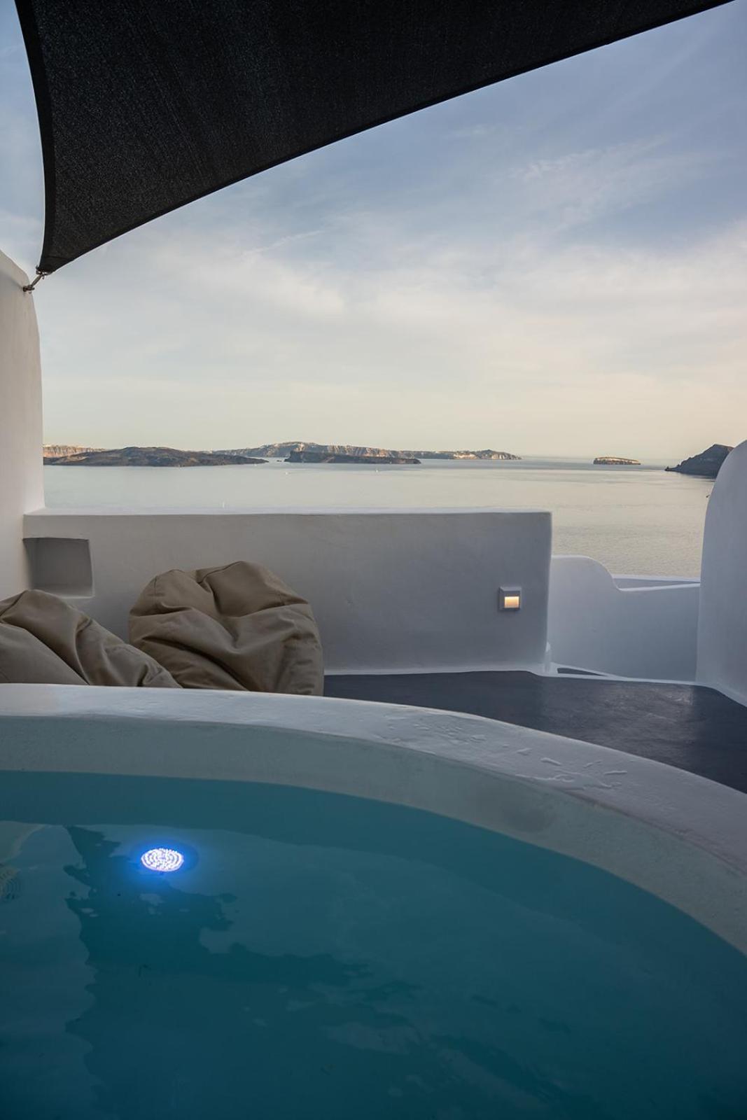 Three Domes - An Iconic Collection * Oia (Santorini)