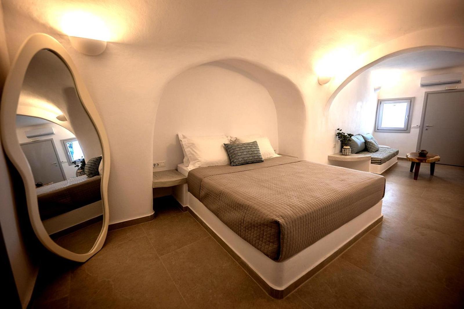 Three Domes - An Iconic Collection * Oia (Santorini)