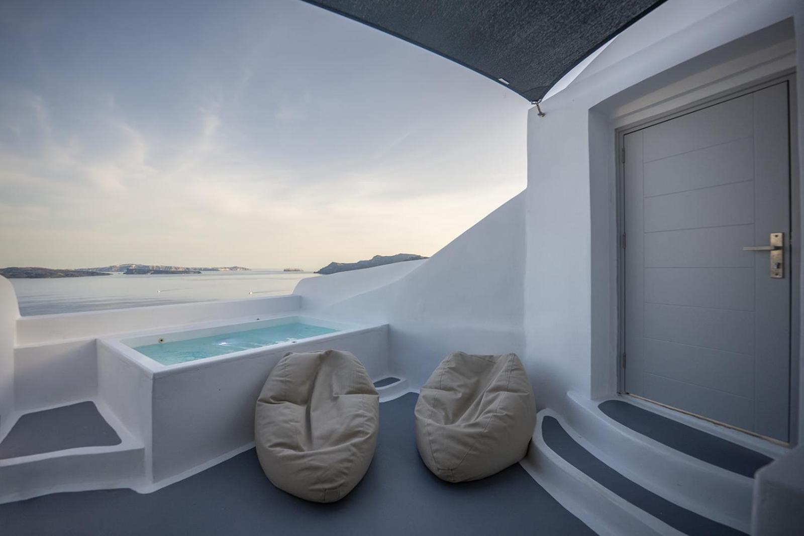 Three Domes - An Iconic Collection * Oia (Santorini)