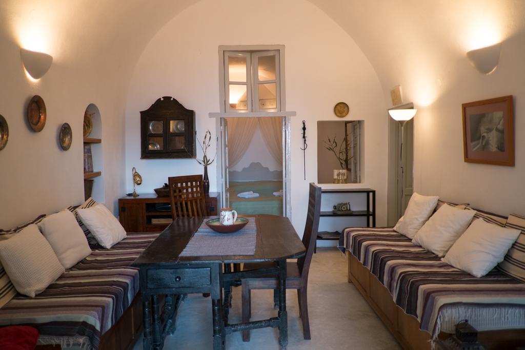 Zoe Aegeas Traditional Aparthotel 3*