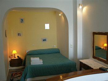 Kima Aparthotel Oia (Santorini)