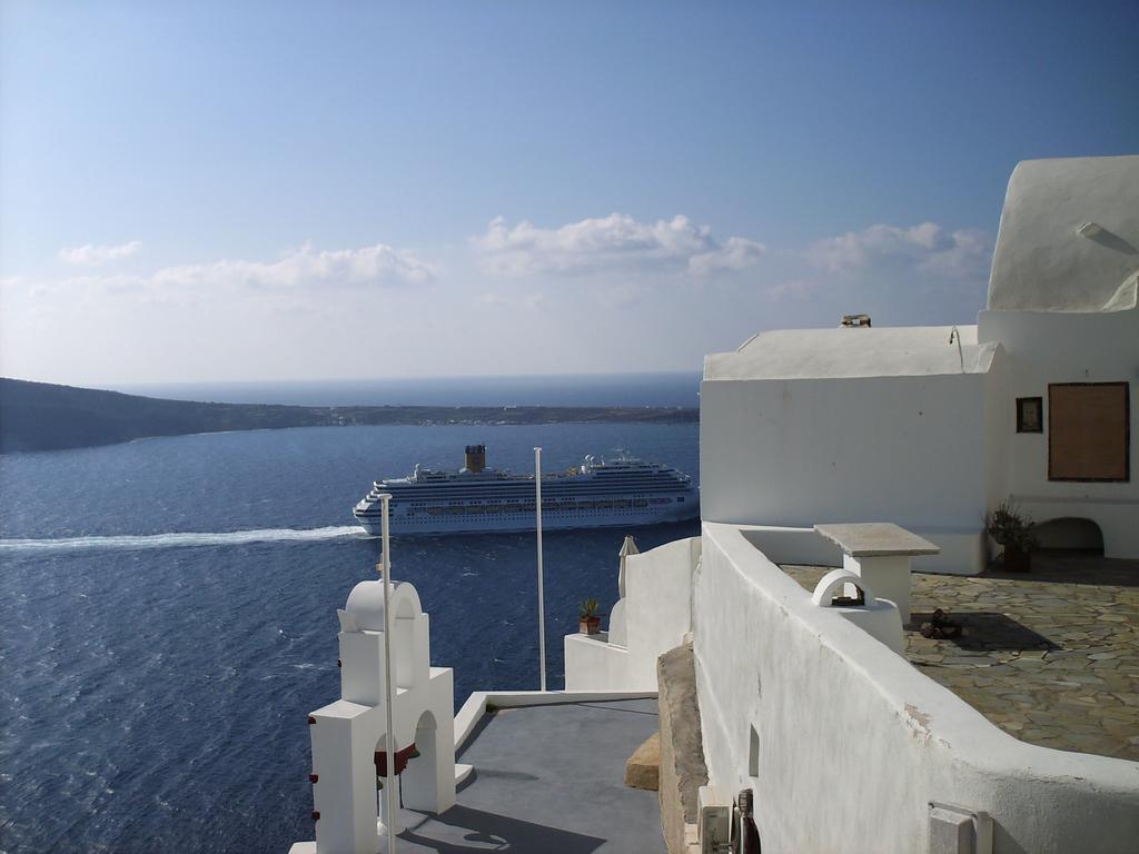 Fotinos Oia (Santorini)