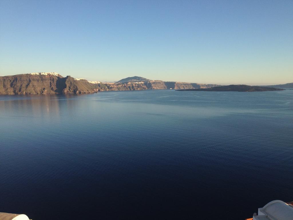Beautiful Oia (Santorini)