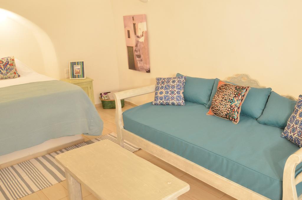 Ariadni Cave In Holiday home Oia (Santorini)
