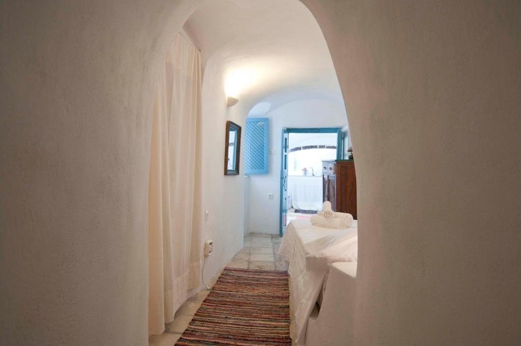Zoe Aegeas Traditional Ia