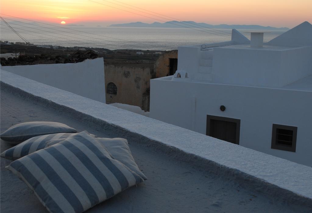 Palm Tree Hill Oia (Santorini)
