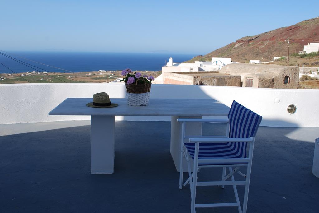 Palm Tree Hill Oia (Santorini)