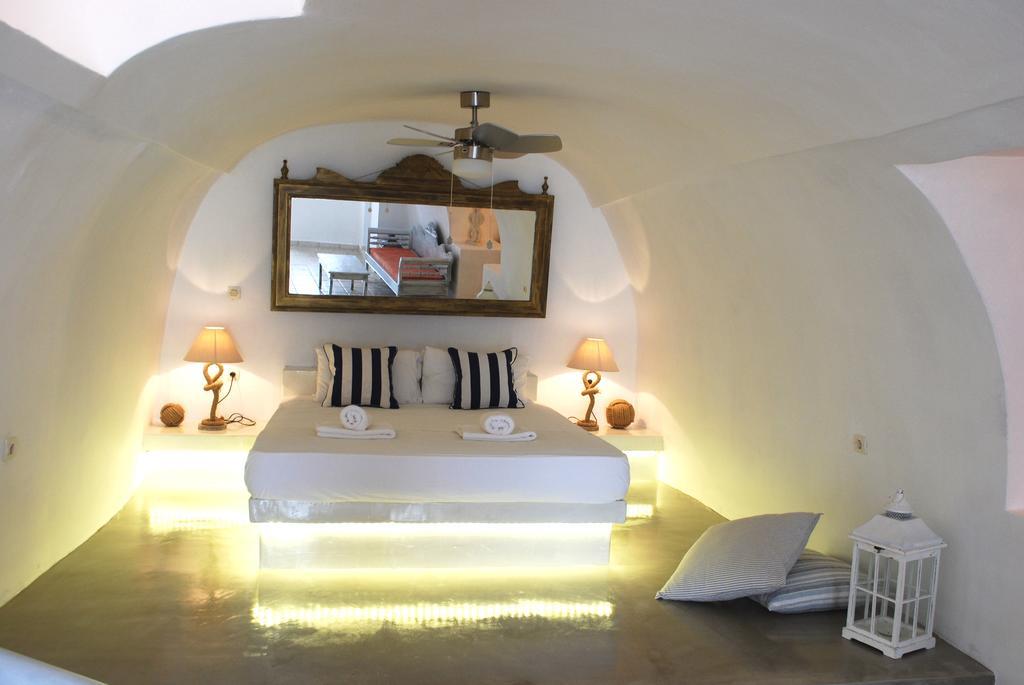 Country house Palm Tree Hill Oia (Santorini)