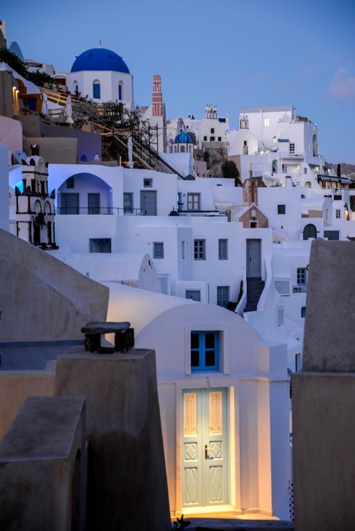 Genesis Cave Oia (Santorini)