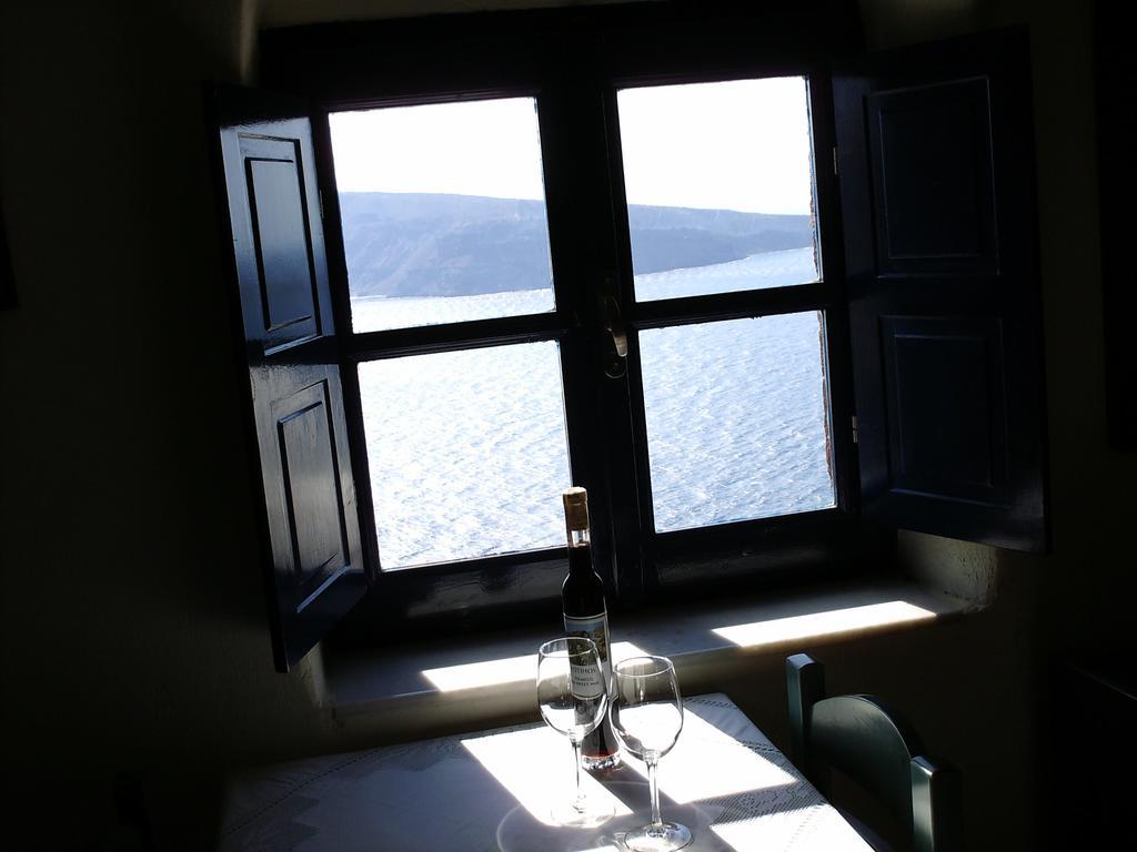 Fotinos Oia (Santorini)