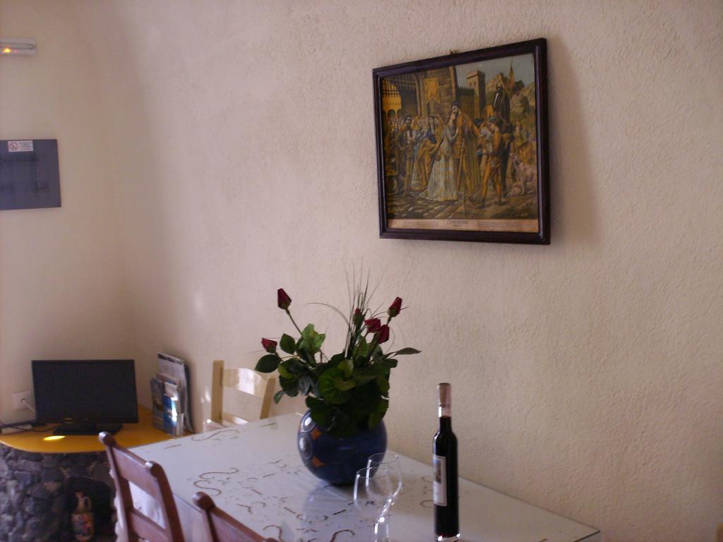 Fotinos Oia (Santorini)