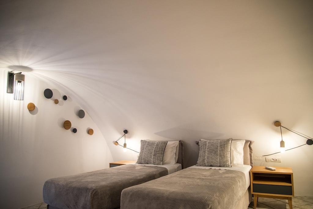Genesis Cave Villa Oia (Santorini)