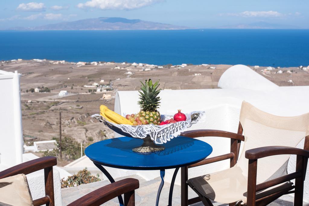 Agnadi View Oia (Santorini)