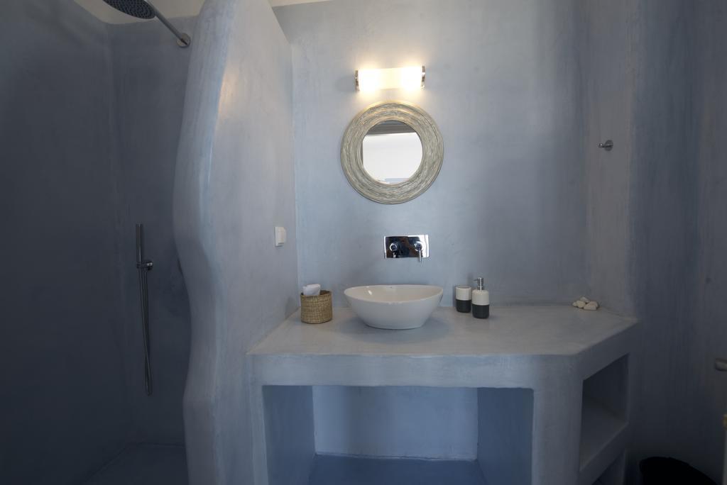 Red Stone Guest house Oia (Santorini)