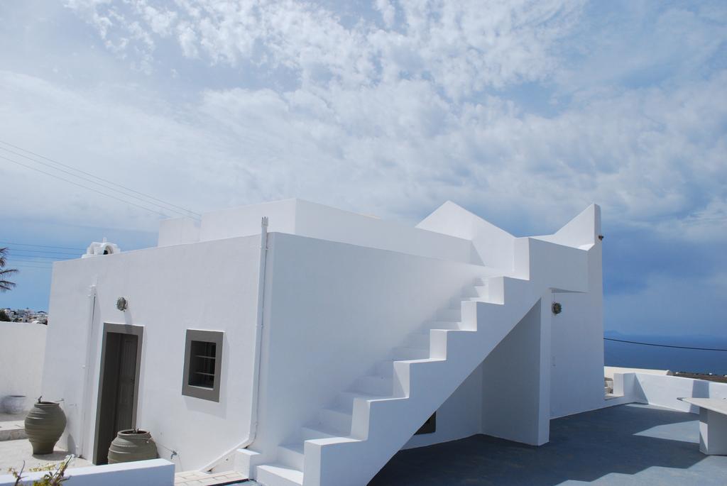 Palm Tree Hill Country house Oia (Santorini)