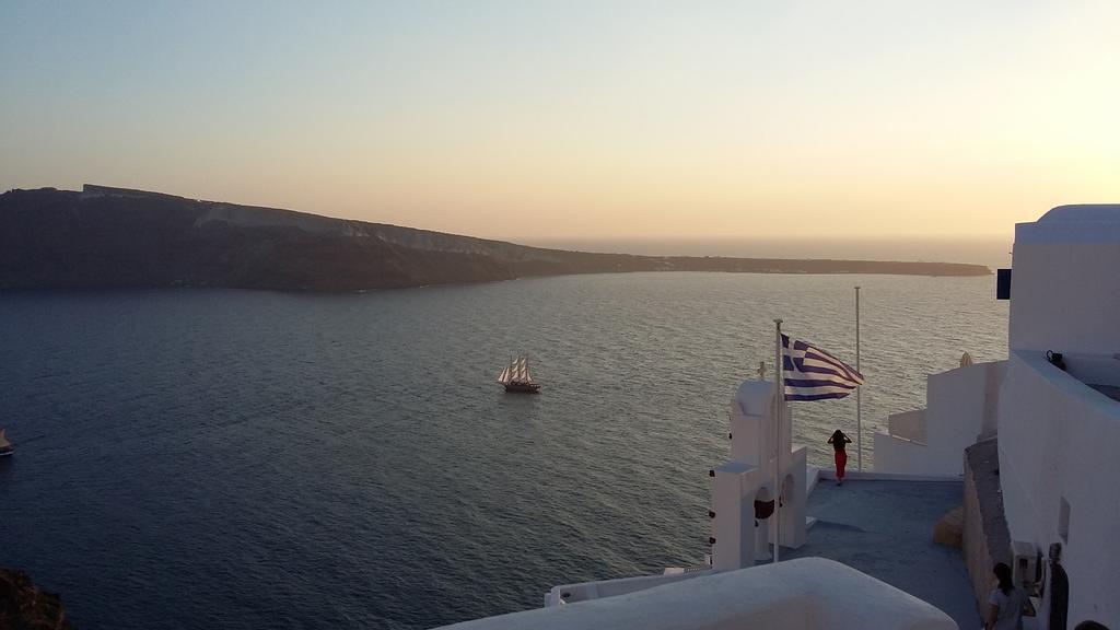 Fotinos Oia (Santorini)