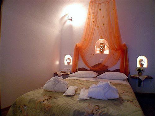 Delfini Aparthotel Oia (Santorini)