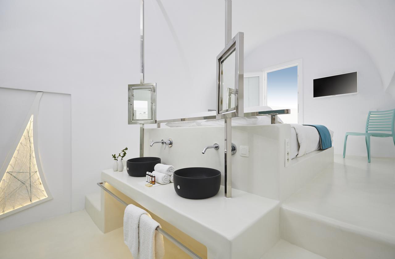 Aisling Micro Oia (Santorini)