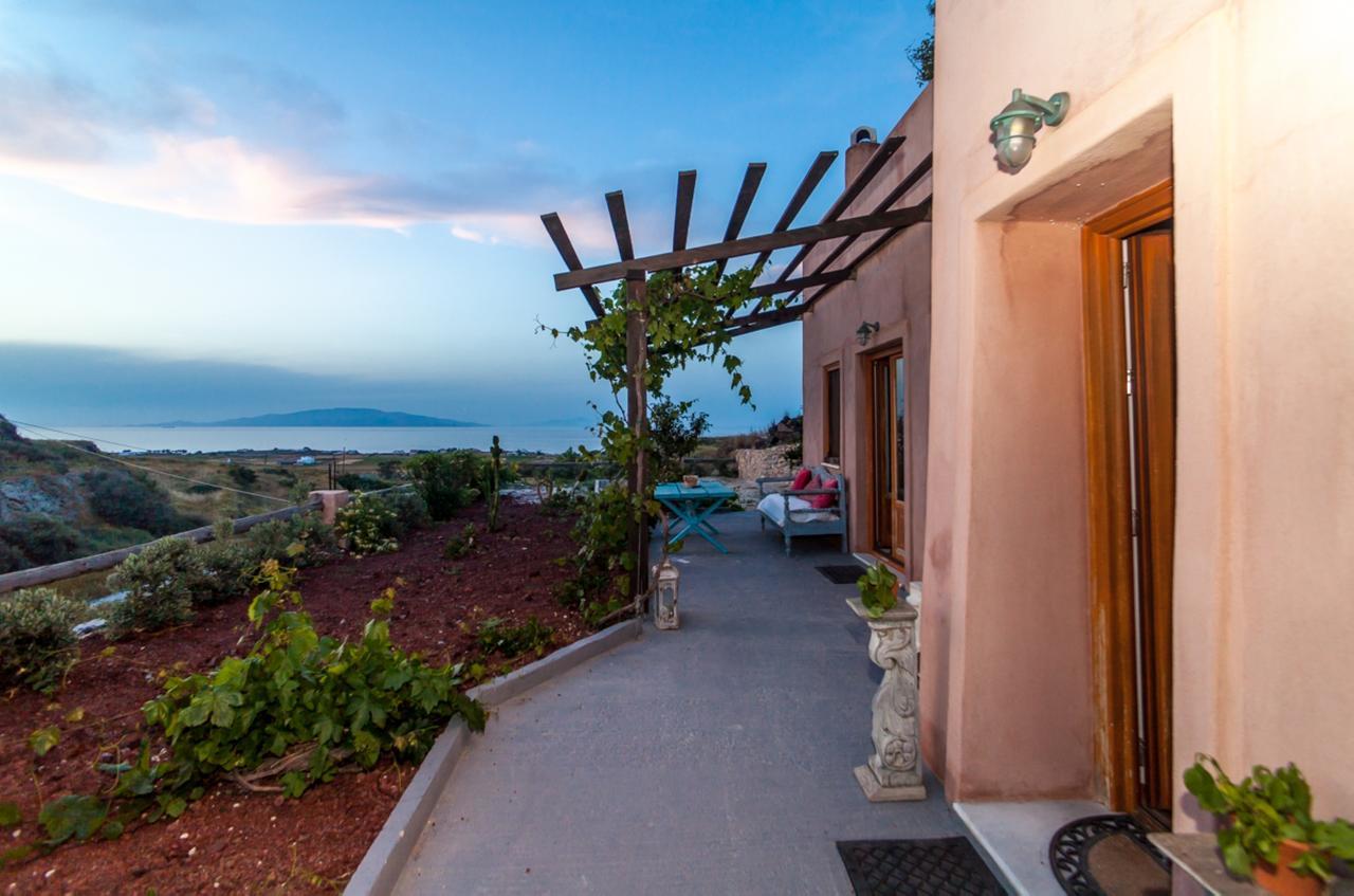 Rosepepper Oia (Santorini)