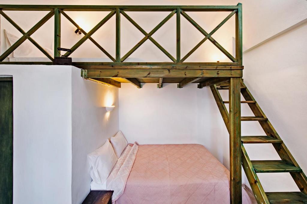Pezoula Aparthotel 2*
