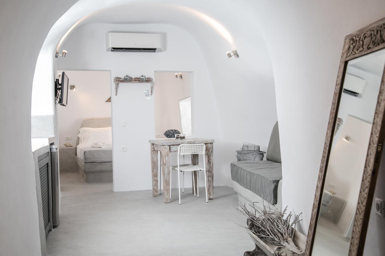 Omikron By Theodora Suites