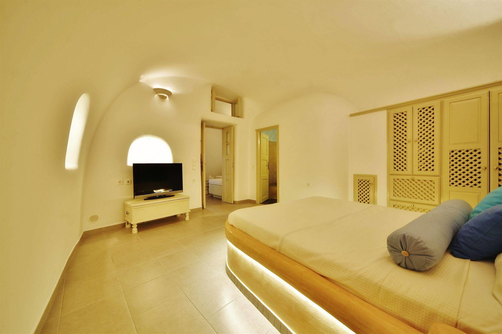 Hotel Chroma 3*