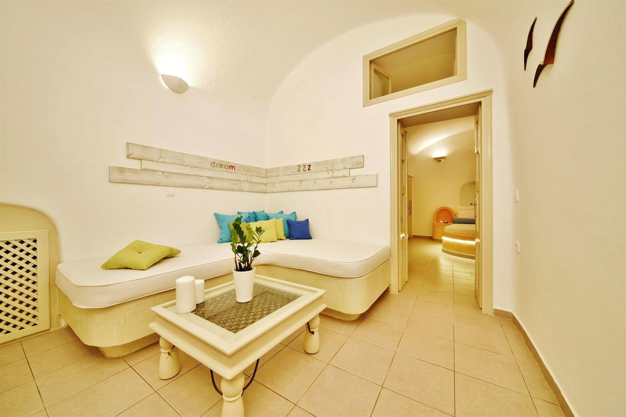 Chroma Oia (Santorini)