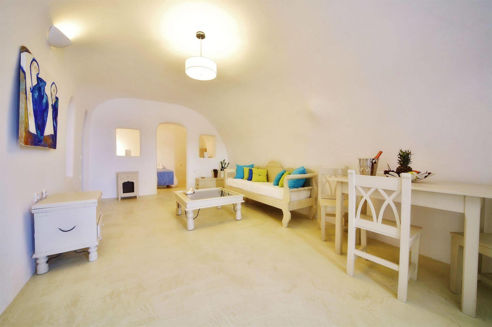 Chroma 3* Oia (Santorini)
